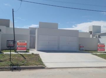 PH · 80m² · 2 Dormitorios · 1 Cochera · PH en Barrio El Bosque