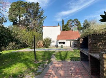 Casa · 1050m² · 5 Ambientes · Casa Quinta en Alquiler en Luján, Barrio Champagnat