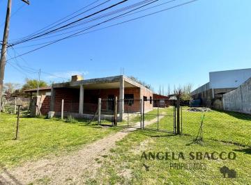 Casa · 180m² · 5 Ambientes · Casas Recidenciales en Parada Robles.