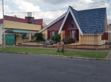 Casa de 3 ambientes, Morón · Importante Propiedad de 3 Ambientes en Esquina en Dos Lotes