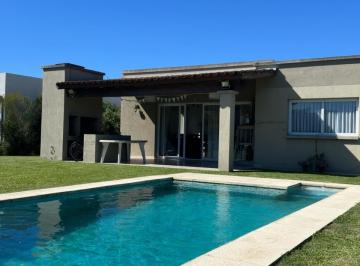 Casa · 125m² · 3 Ambientes · 2 Cocheras · Casa con Pileta en Venta - San Eduardo - Pilar del Este - Pilar