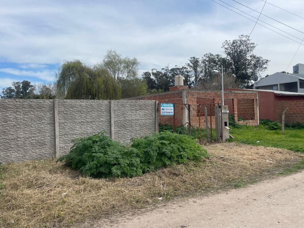 Lote 240m² en Barrio Parque Peña, vereda de sol, listo para escriturar