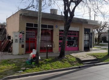 Local comercial · 20m² · 1 Cochera · Excelente Local en Centro Comercial Brandsen en Alquiler.