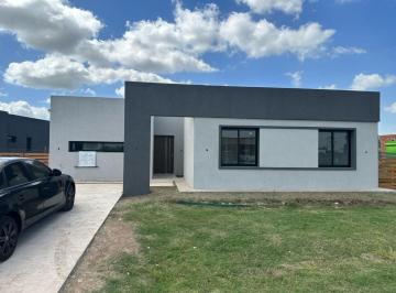 Casa · 130m² · 4 Ambientes · 1 Cochera · Casa Venta San Sebastián Escobar