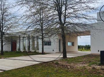 Casa · 260m² · 4 Dormitorios · 2 Cocheras · Casa en Venta - Club Campo San Roque Luján a Estrenar