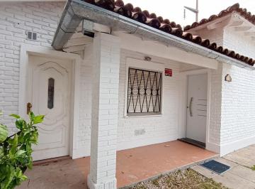 Casa · 125m² · 3 Ambientes · 1 Cochera · Casa en Venta - Ituzaingó - Santos Dumont Al 400