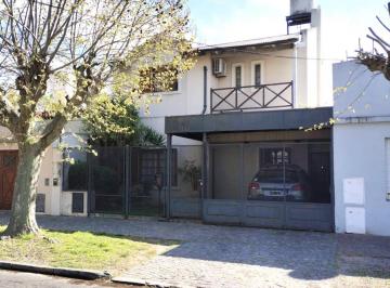 Casa de 6 ambientes, Lomas de Zamora · Excelente Chalet 6 Amb. /3 Baños Parque - Pileta - Quincho + Fdo 54 m