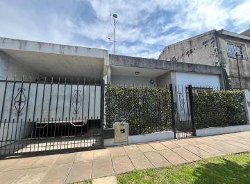 Casa · 133m² · 3 Ambientes · 1 Cochera · Casa Americana en Muy Buen Estado