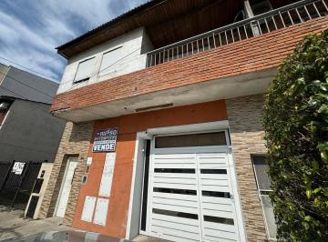 Casa · 120m² · 2 Ambientes · 1 Cochera · Casa de 2 Ambientes Mas Local Adelante, ideal Negocio