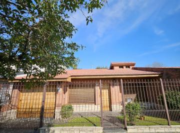 Casa de 5 ambientes, Lomas de Zamora · Chalet 4 Amb con Amplio Fondo Libre - Banfield Este Excelente Ubicacion - Apto Credito