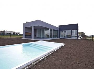 Casa · 220m² · 4 Ambientes · 1 Cochera · Casa en Venta en San Sebastian, Escobar, G. B. a. Zona Norte