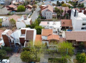 Casa · 245m² · 7 Ambientes · 1 Cochera · Oportunidad de Inversion, Casa / Lote Apto Desarrollo, Islas Malvinas, Santa Genoveva