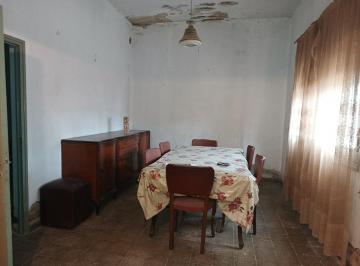 Casa · 173m² · 6 Ambientes · 1 Cochera · Casa de 2 Dorm. Más Depto. a m del Jockey