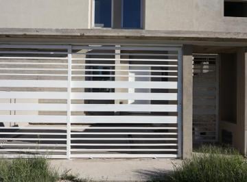 Casa · 110m² · 5 Ambientes · 1 Cochera · Casa - Altos del Limay