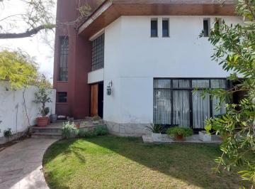 Casa · 490m² · 8 Ambientes · Casa en Quinta Sección