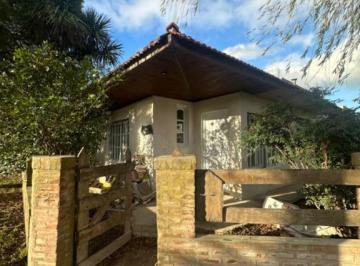 Casa · 140m² · 3 Ambientes · 3 Cocheras · Vendo Casa Reciclada en Los Pinares