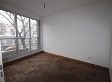 Departamento · 45m² · 2 Ambientes · Av Jujuy 300 P3º Balvanera Depto. 2amb con Balcón. Muy Luminoso!