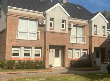PH · 209m² · 4 Ambientes · 1 Cochera · PH en Venta en Altos de Adrogue, Almirante Brown