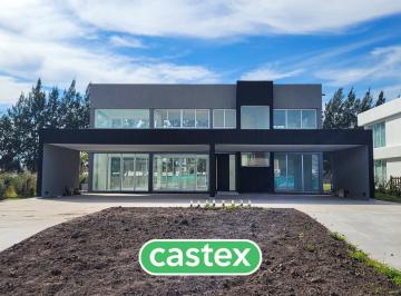 Casa · 237m² · 6 Ambientes · Casa en Venta en Terralagos, Canning
