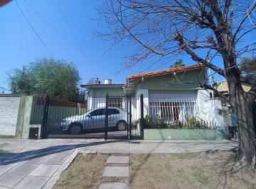 Casa · 120m² · 4 Ambientes · 1 Cochera · Casa de 4 Dorm. en Lomas de Zamora Este