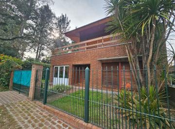 Casa · 157m² · 4 Ambientes · 2 Cocheras · Venta Hermosa Casa con Parque