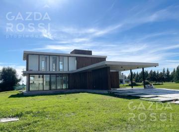 Casa · 185m² · 5 Ambientes · 2 Cocheras · Espectacular Casa en La Providencia