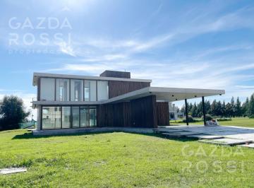 Casa · 185m² · 5 Ambientes · 2 Cocheras · Casa en La Providencia