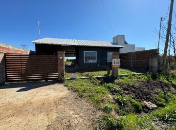 Casa · 60m² · 2 Dormitorios · 1 Cochera · Vendo Casa con Pileta en San Justo, Entre Ríos.