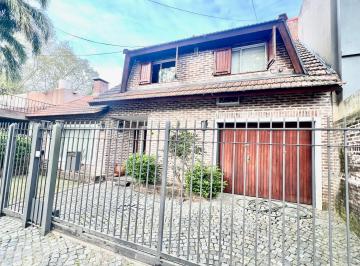 Casa de 5 ambientes, San Isidro · Excelente Chalet Sobre Lote de 12x26 con Jardín, Piscina y Muy Linda Galería