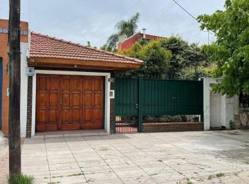 PH de 2 ambientes, Lanús · PH Al Frente con Pileta y Parque Excelente Ubicación Detalles de Categoría