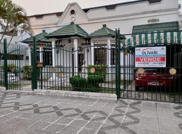 Casa · 229m² · 5 Ambientes · 1 Cochera · Chalet Frondizi