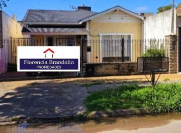 Casa de 4 ambientes, Lomas de Zamora · Chalet 4 Ambientes / con Amplio Parque / Apta Credito Hipotecario