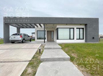 Casa · 183m² · 5 Ambientes · Casa con Pileta en Santa Clara Al Sur