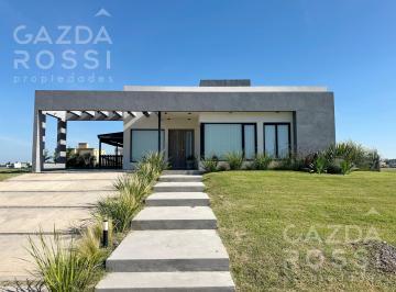 Casa · 183m² · 5 Ambientes · 2 Cocheras · Casa con Pileta en Santa Clara Al Sur