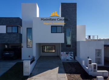 Casa de 3 ambientes, Córdoba · Usd 150.000 y Cuotas! Docta - Amplio Dúplex! 3 Dorm, 3 Baños, Cochera!