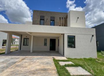 Casa · 235m² · 5 Ambientes · Venta Casa - Barrio Privado Chateau Pilar - Financiación - a Estrenar