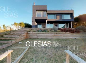 Casa · 439m² · 8 Ambientes · 2 Cocheras · Casa Al Rio - Barrio El Yacht, Nordelta