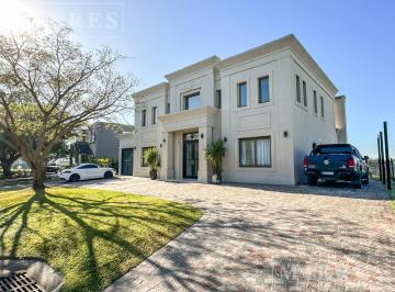 Casa · 320m² · 6 Ambientes · 2 Cocheras · Casa en Venta a La Laguna en El Cantón Barrio Islas