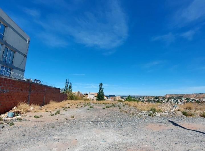 Terreno · 592m²