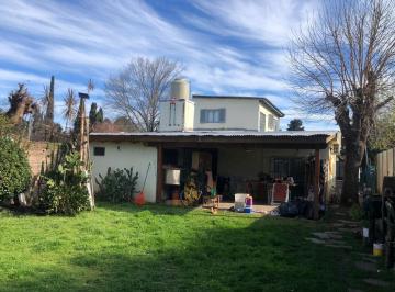 Casa · 120m² · 5 Ambientes · 3 Cocheras · Casa en Venta Tortuguitas con Pileta
