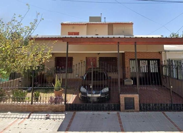 Casa · 232m² · 3 Ambientes · 1 Cochera