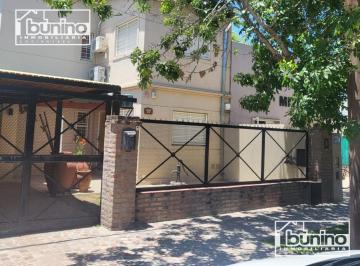 Casa · 221m² · 7 Ambientes · 1 Cochera · Casa Alquiler Temporario 4 Habitaciones con Piscina - Funes