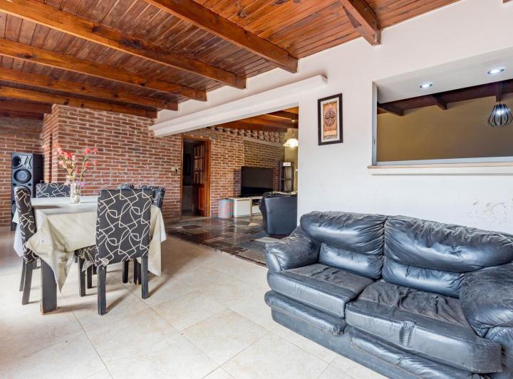 Casa · 136m² · 4 Ambientes · 2 Cocheras