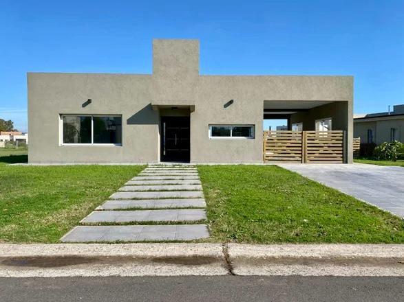 Casa · 222m² · 4 Ambientes · 2 Cocheras