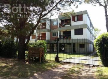 Departamento · 61m² · 4 Ambientes · 1 Cochera · Departamento 4 Amb con Lavadero, Balcón, Cochera y Parrilla
