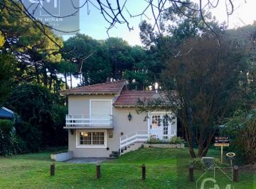 Casa · 120m² · 4 Ambientes · 1 Cochera · Casa en Barrio Lasalle Cerca del Mar