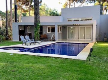 Casa · 220m² · 6 Ambientes · 2 Cocheras · Casa en Pinamar Norte a Pasos del Centro Comercial