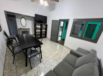 Casa · 320m² · 15 Ambientes · Alquiler. Propiedad 500 m de Terreno con Dos Casas + Gran Patio con Quincho y Asador. Ideal Comerc