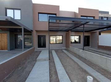 Casa · 125m² · 5 Ambientes · 1 Cochera · Duplex de 3 Dorm. y 3 Baños en Colinas de Manantiales Excelente Para Inversion