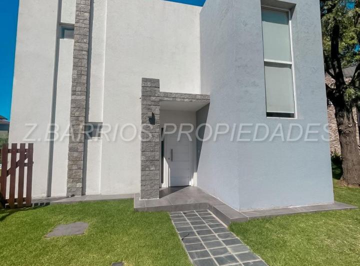 Casa · 190m² · 4 Ambientes · 2 Cocheras